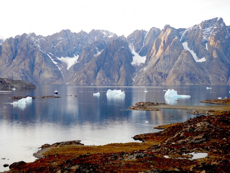  Scoresby Sund - Aurora Borealis, Fly & Sail 