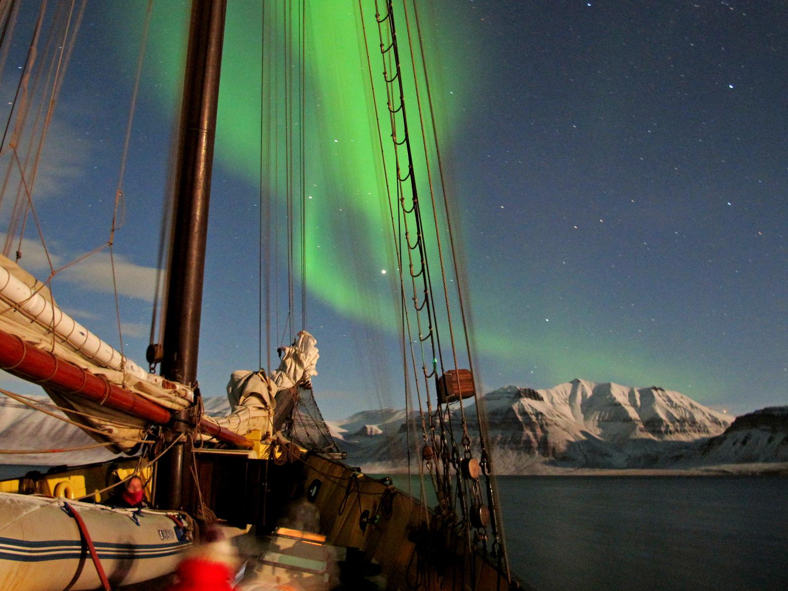Isfjorden Adventure, Late Arctic Autumn & Aurora