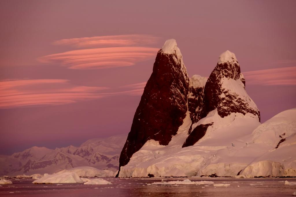 Antarctica - Elephant Island - Weddell Sea - Antarctic Peninsula