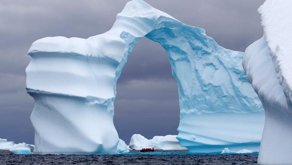 Journey to the Antarctic Circle 