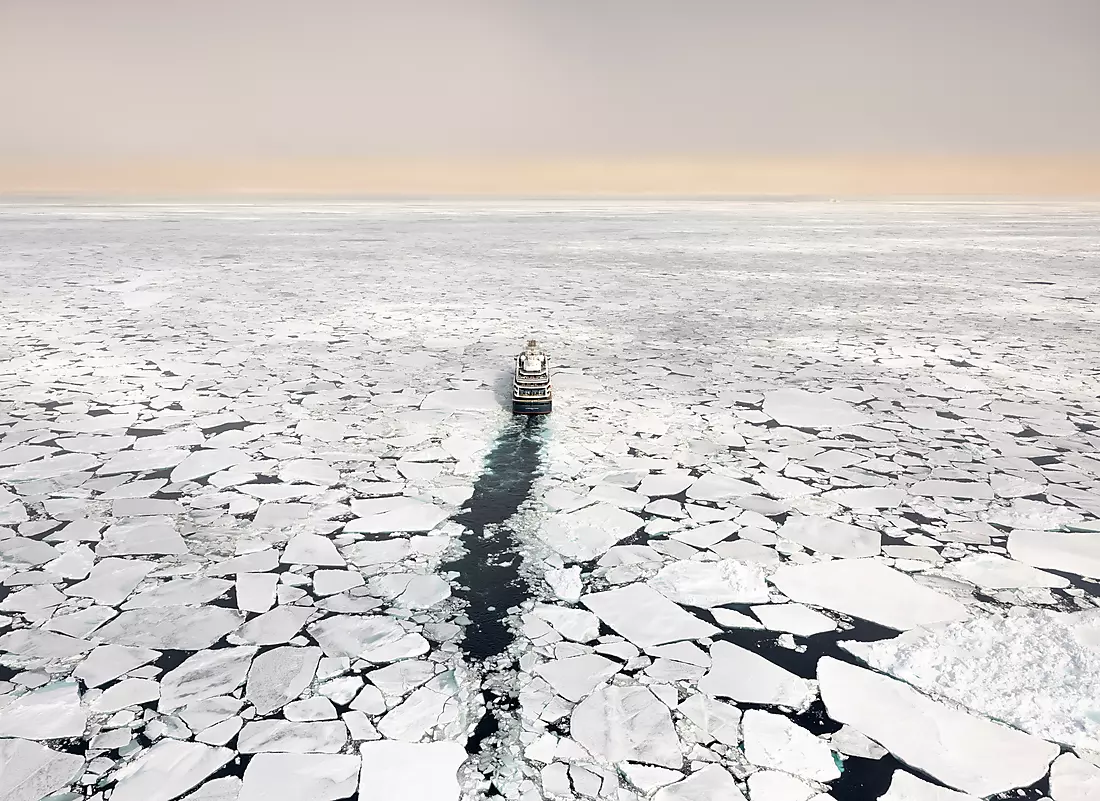 Transarctic, the quest for the two North Poles