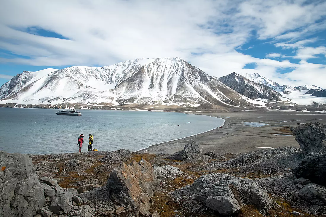  Fjords and glaciers of Spitsbergen