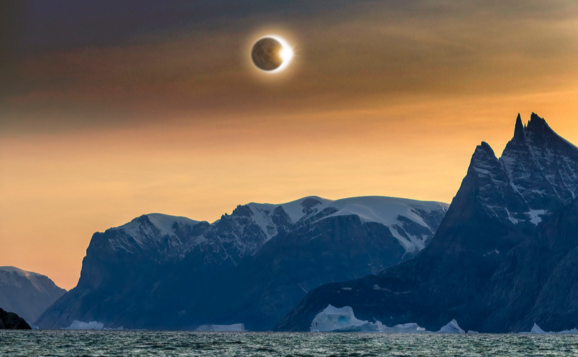 Odisea rtica bajo un eclipse solar