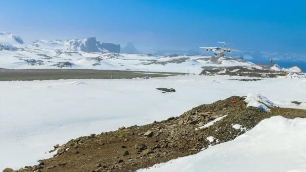 Fly and Cruise Antarctica 