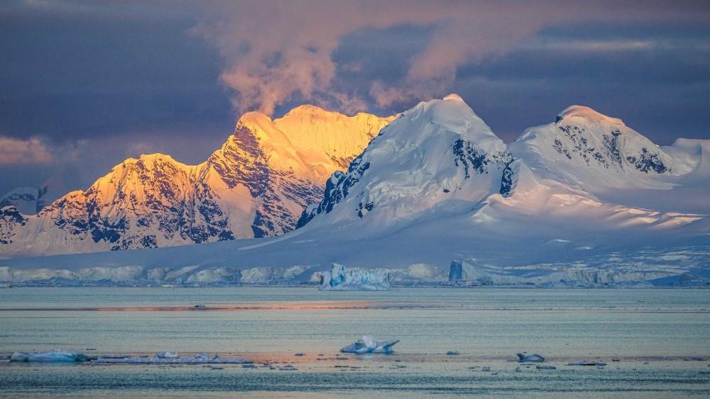 South Shetland Islands and Antarctic Peninsula