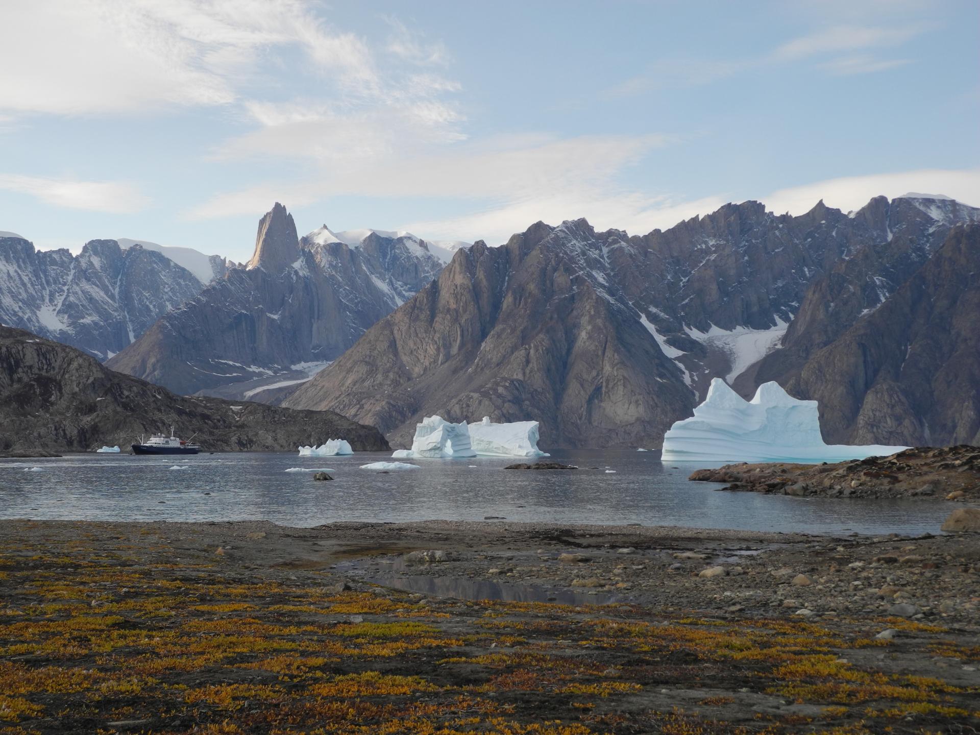 Fly & Cruise: West Greenland Adventure