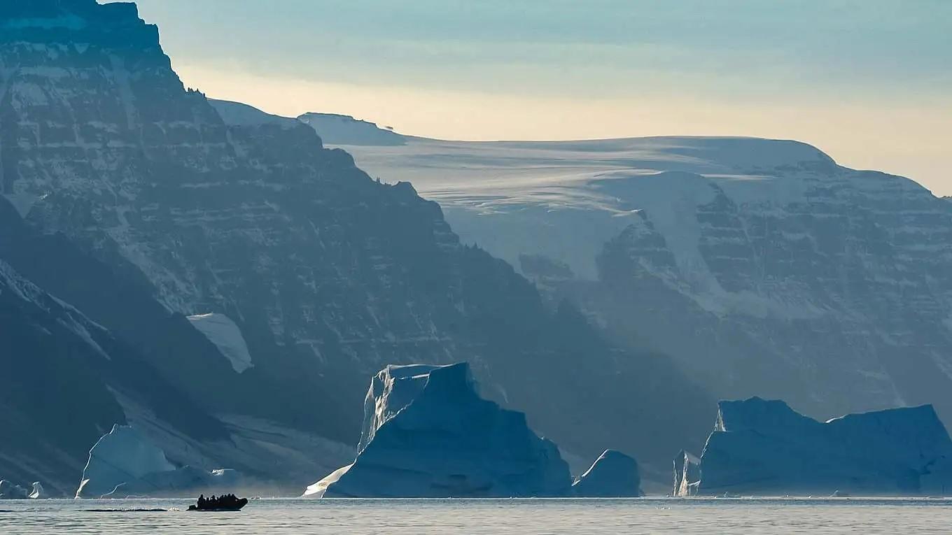 Groenlandia Oriental: Historias de Hielo y Luz