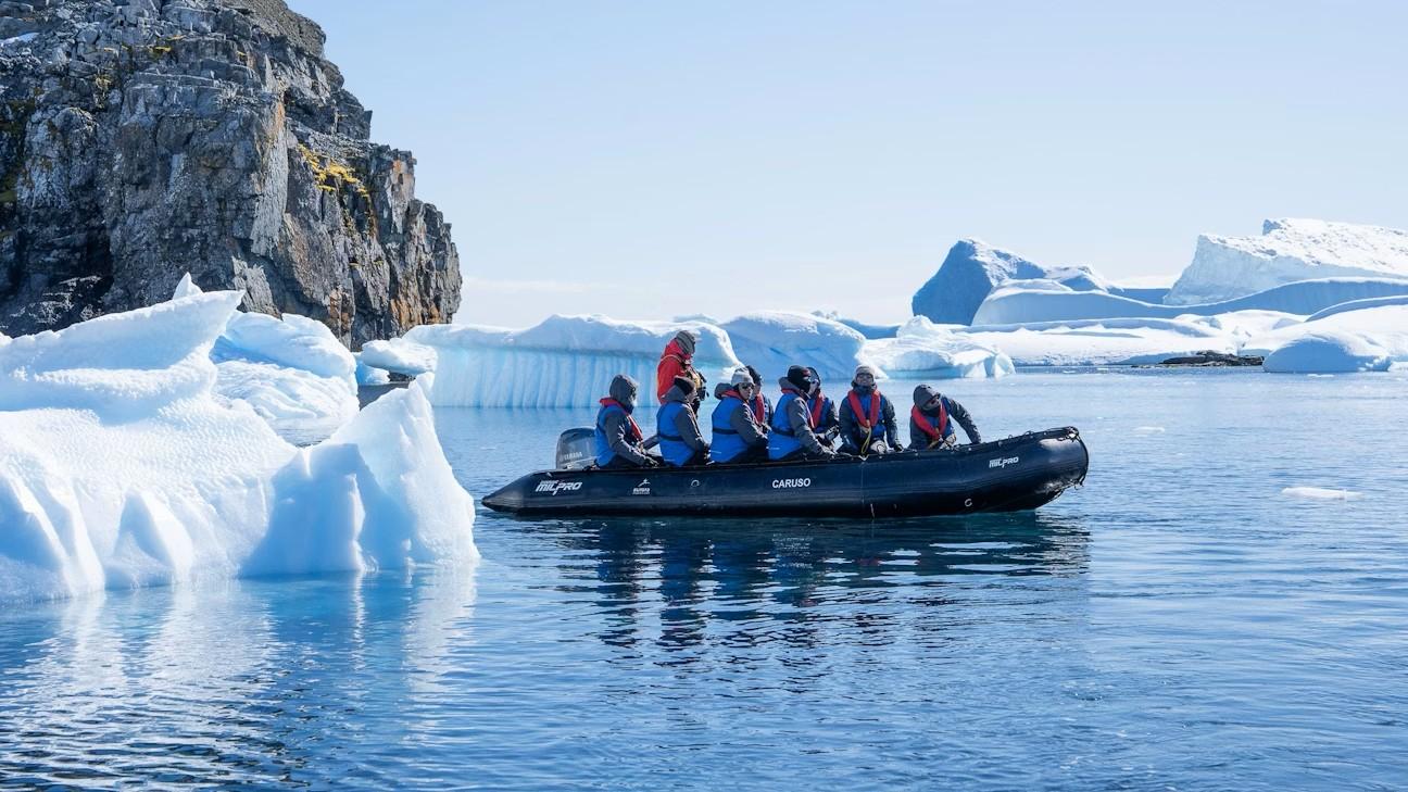 Antarctic Explorer: In Partnership with New Scientist Discovery Tours (Fly-Cruise)