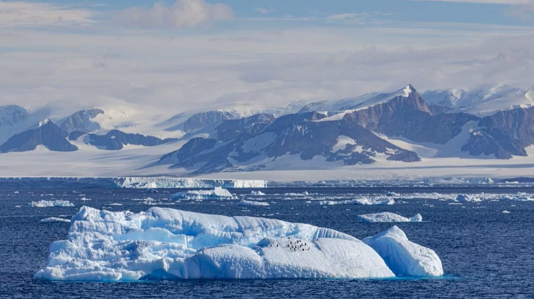 A Trav�s del C�rculo Ant�rtico (navegue y vuele)