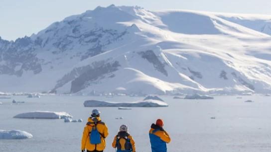 Antarctic Peninsula Crossing the Circle - 28/29 (Bue)