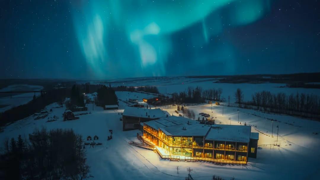 Canadian Rockies: Northern Lights Winter Explorer